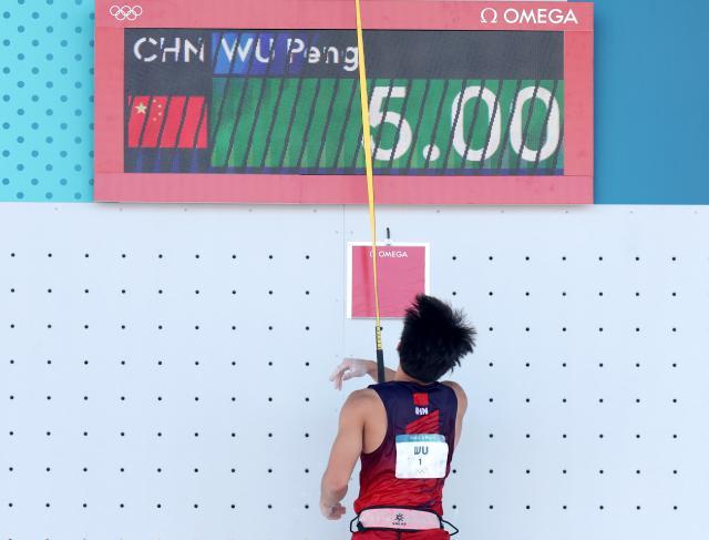 巴黎奥运会丨攀岩——男子速度资格赛：伍鹏晋级+XxjpseC007215_20240807_MVPFN0A001.jpg